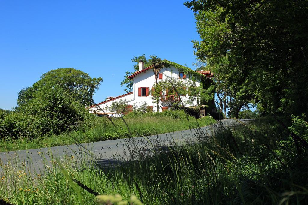 La Ferme Ostalapia Bed & Breakfast Ahetze Bagian luar foto